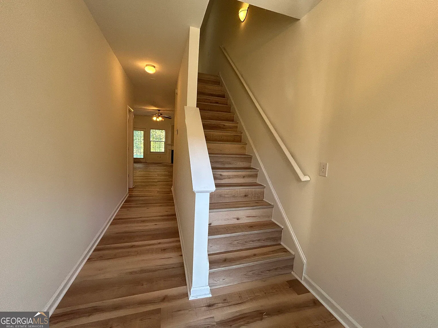 3 bed, 2.5 bath, 1600 sqft, $1,745 — Photo 2