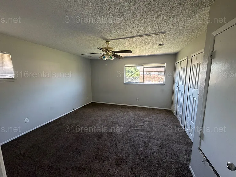 736 W 15th St — Photo 3