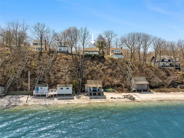 31 Chestnut Avenue, Setauket, NY 11733