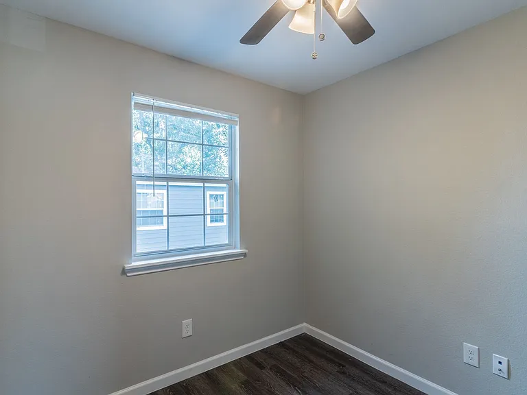 3102 Wentworth St #4 — Photo 11