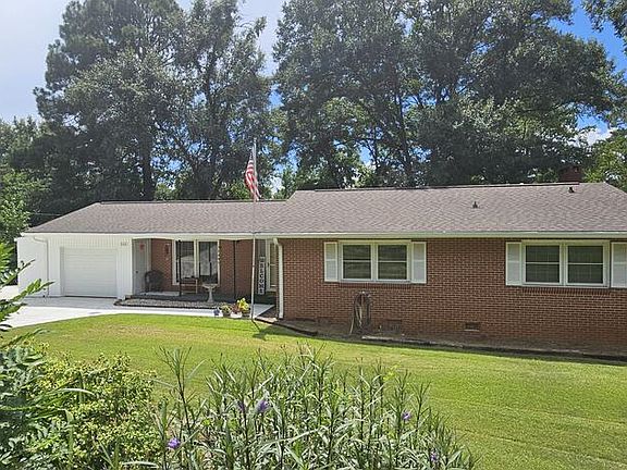5th image of 240 Rosemary Ln