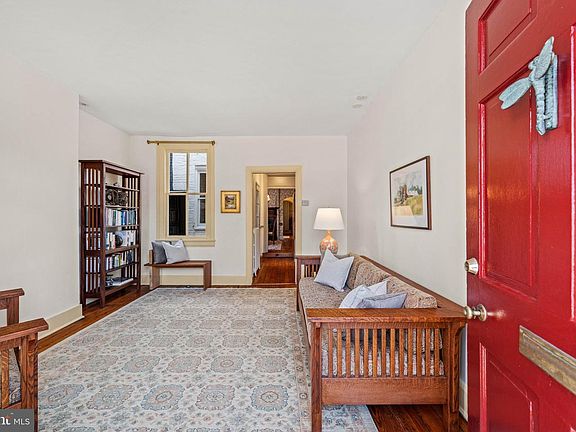 4th image of 416 S Fairfax St