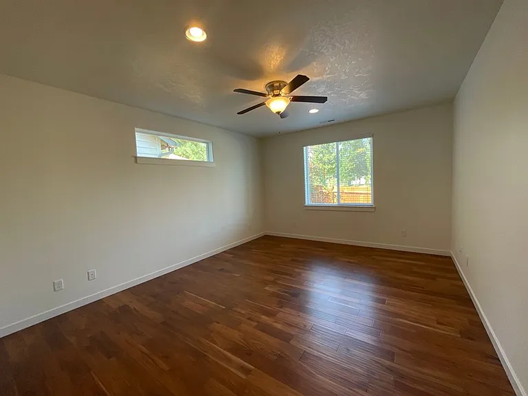 1296 W Hill Ave — Photo 11
