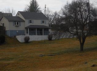 317 Earls Branch Rd, Pounding Mill, VA 24637