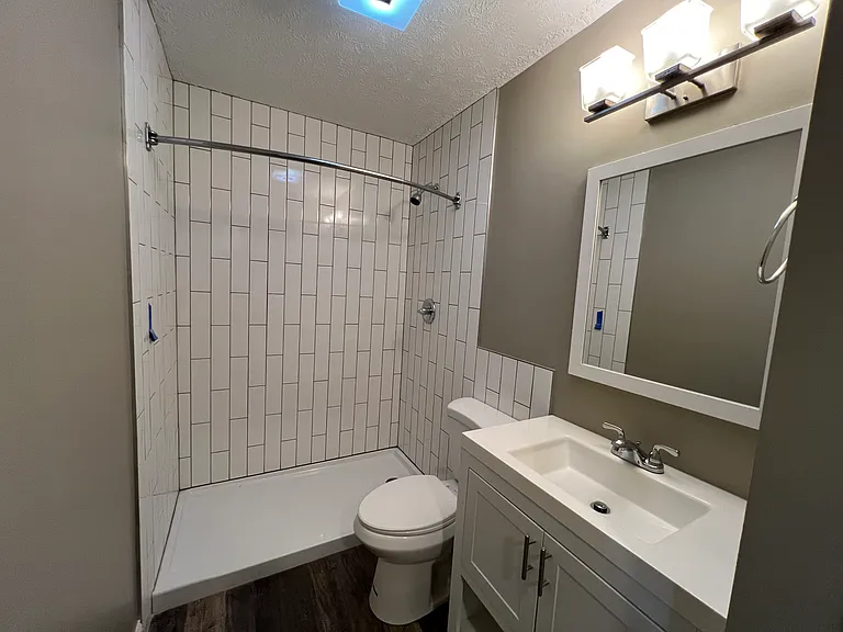 1420 Wallace St — Photo 4