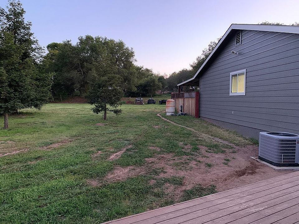 2nd image of 425 Golden Oak Ln