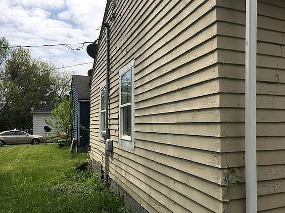 3rd image of 3825 N Temple Ave