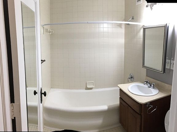 5th image of 15 E Kirby St APT 415