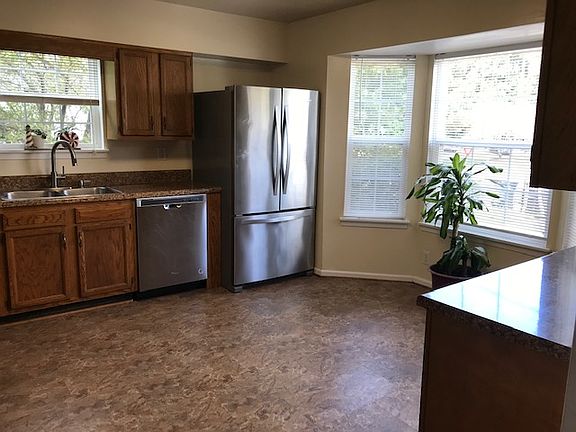 5th image of 1600 Skiffes Creek Cir