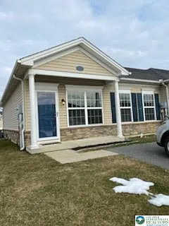 251 Huntington Ln — Photo 1
