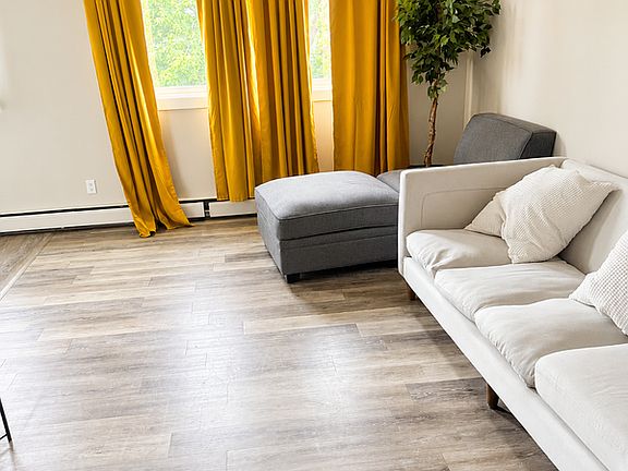 3rd image of 10724 105th St NW