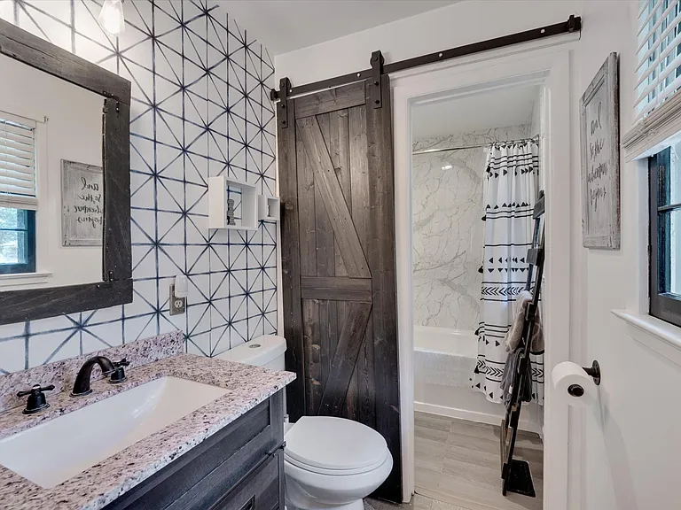 409 Northclift Dr — Photo 18