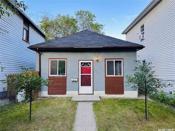 412 H AVENUE S, Saskatoon, SK S7M 1W5