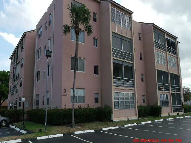 2841 Somerset Dr #205 — Photo 1