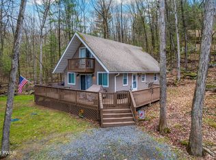 5 Cedar Ct W, Hawley, PA 18428