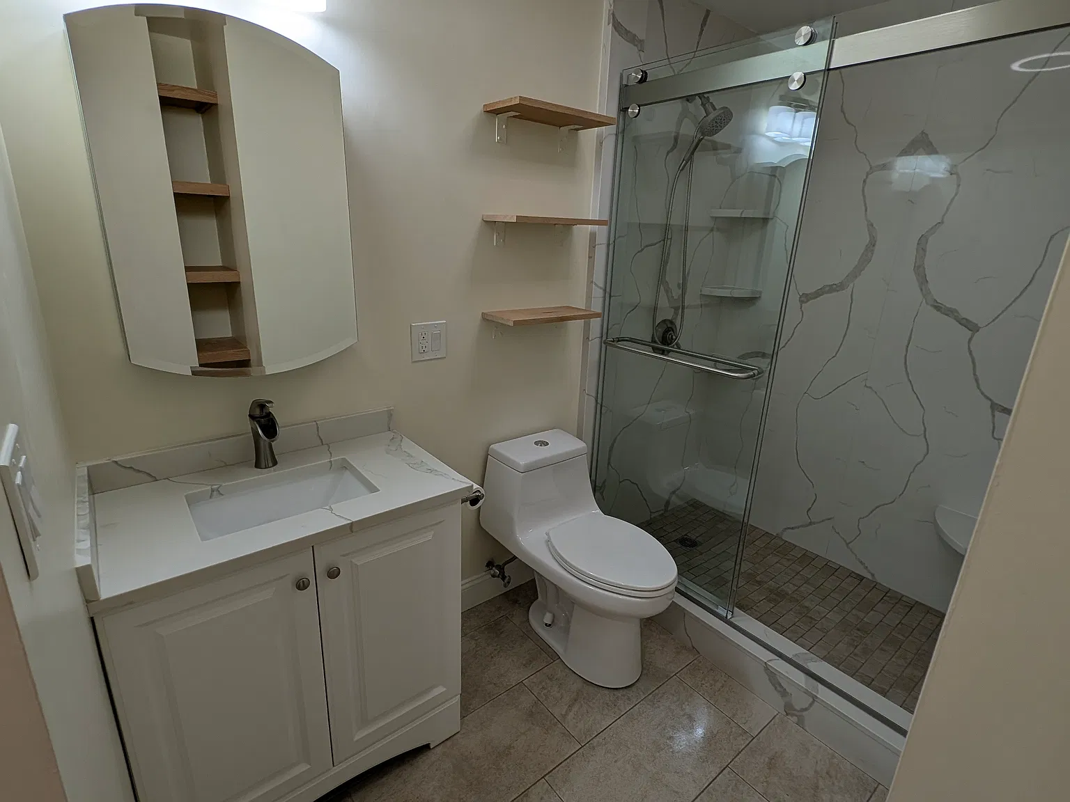 2 bed, 900 sqft, $2,200 — Photo 4