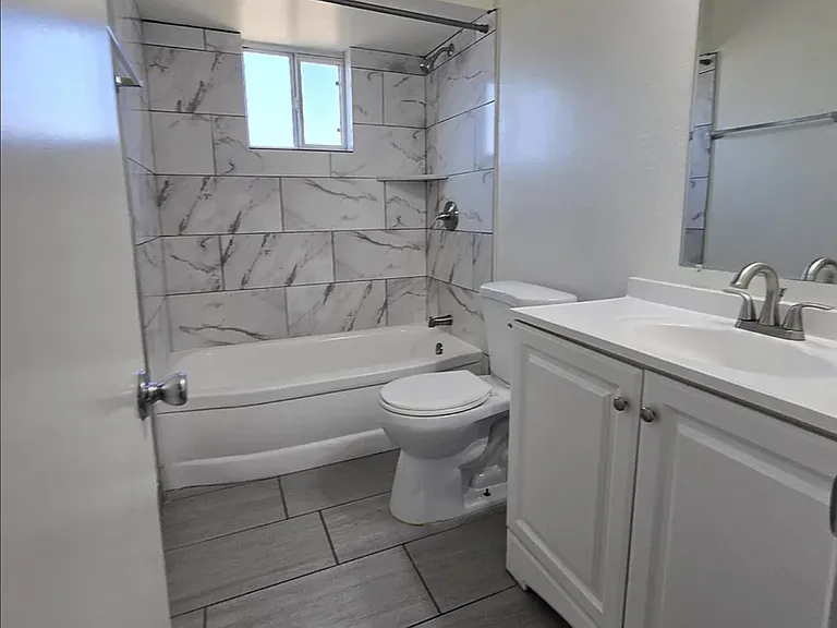 2230 E Beverly Ln — Photo 16