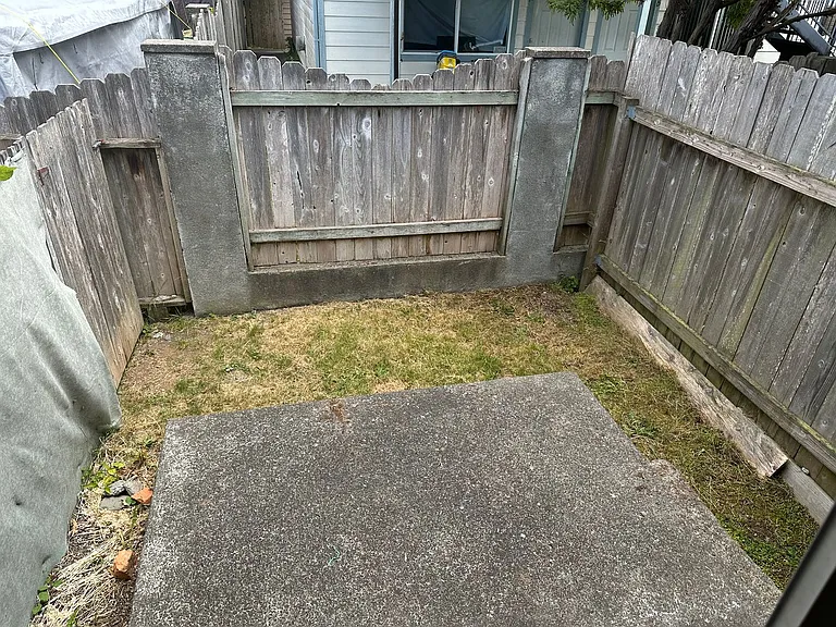 414 Watson St — Photo 11