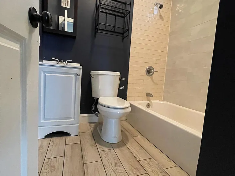 122 Virginia Ave #1F — Photo 4
