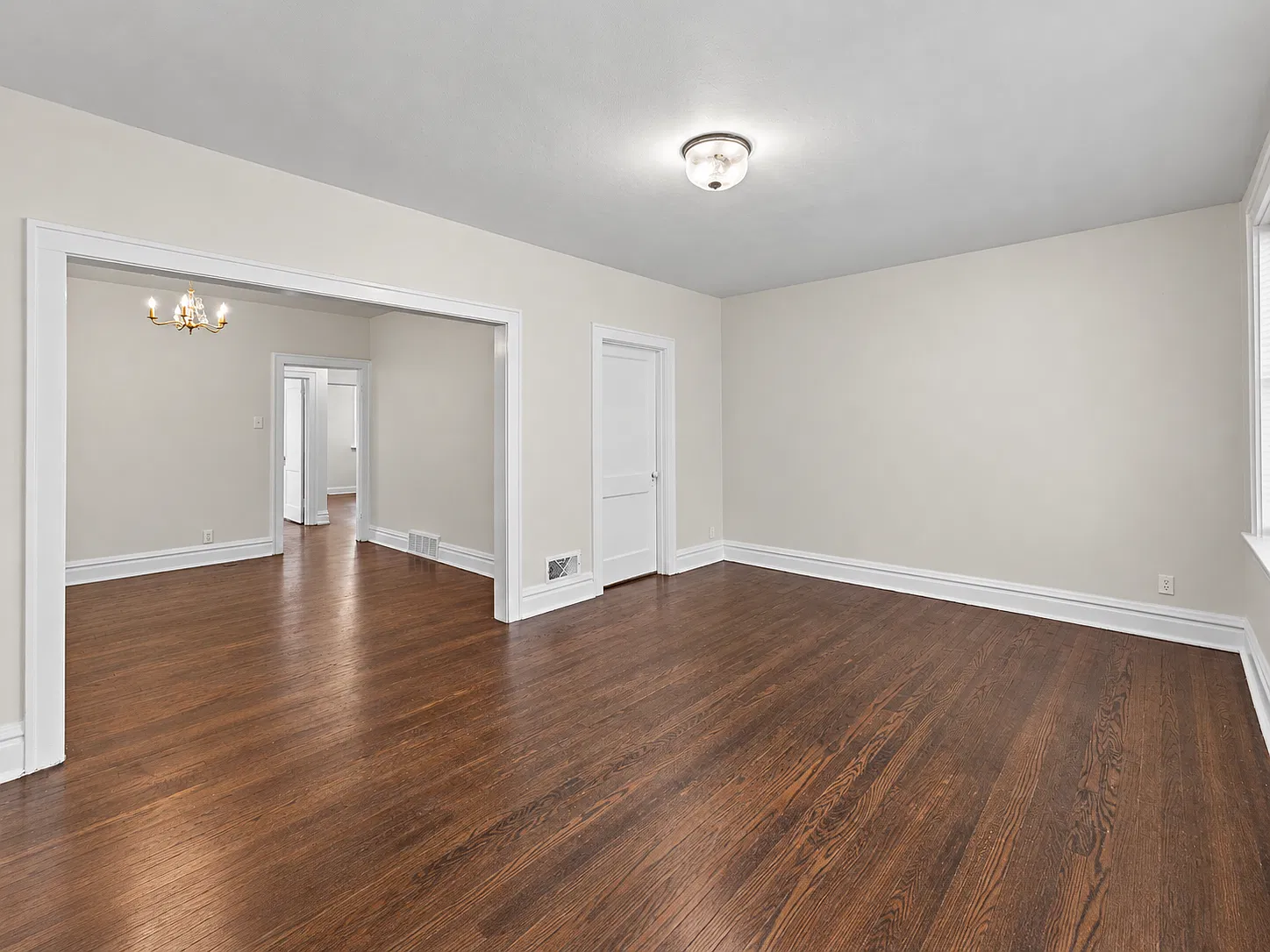 2 bed, 1100 sqft, $1,400 — Photo 2