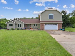7 Brents Ln, White Heath, IL 61884