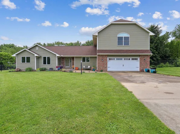 7 Brents Ln, White Heath, IL 61884