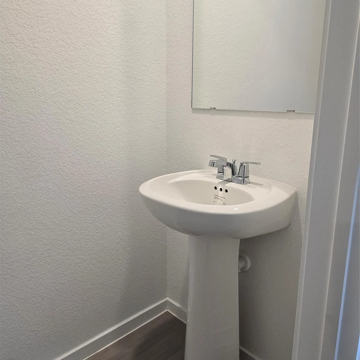 4 bed, 2.5 bath, 1979 sqft, $1,950 — Photo 3