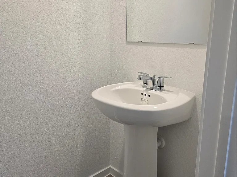 25560 Blossom Ct — Photo 3
