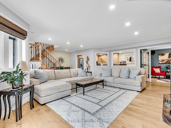 2nd image of 245 Elgin St W #411