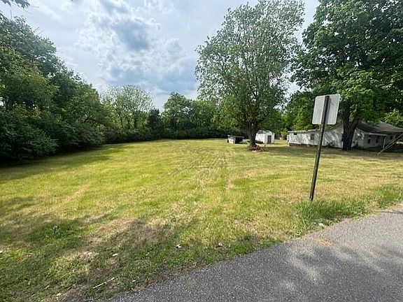 4th image of 205 Highland Ct