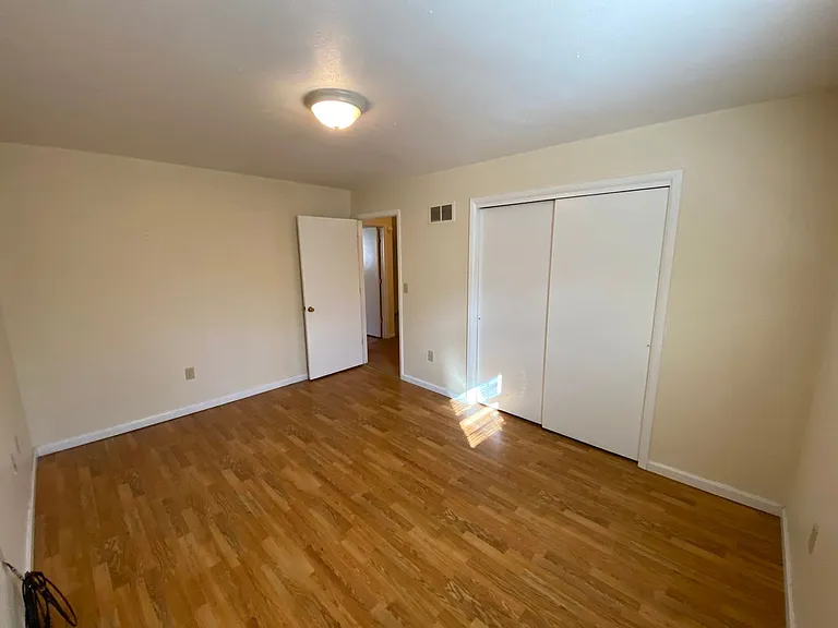 124 Karen Way — Photo 8