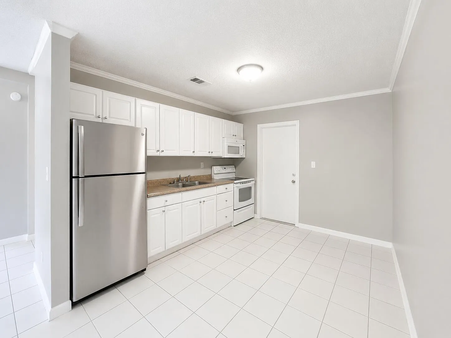 2 bed, 1.0 bath, 850 sqft, $1,690 — Photo 3