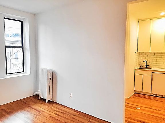 4th image of 240 W 15th St APT 31