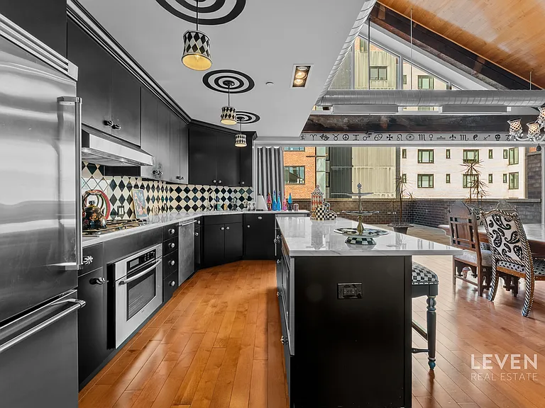 135 W 4th St #PHE — Photo 10