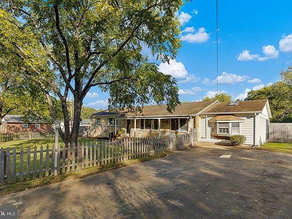 2nd image of 102 Walnut Dr