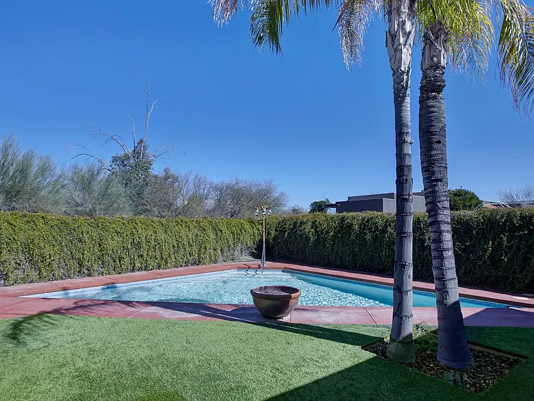 2952 N Saint Augustine Pl — Photo 2