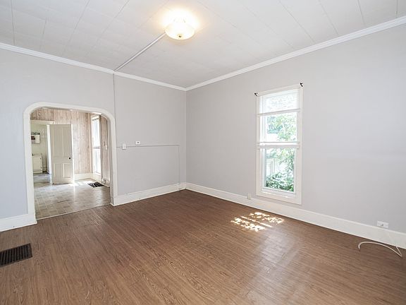 2nd image of 257 Franklin St APT 3