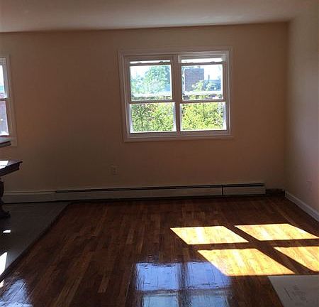 Dining Area (2)