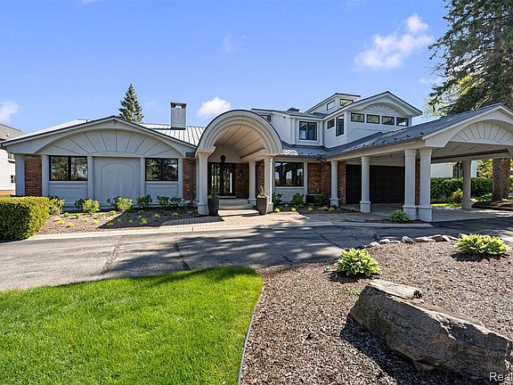 4th image of 2440 Lake Angelus Ln