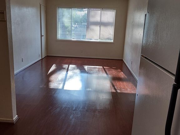 2nd image of 876 Park Dr APT 3