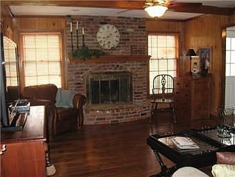 3rd image of 944 Blueberry Ln
