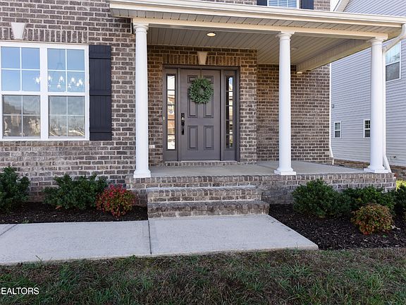 4th image of 3133 Creekbend Ln