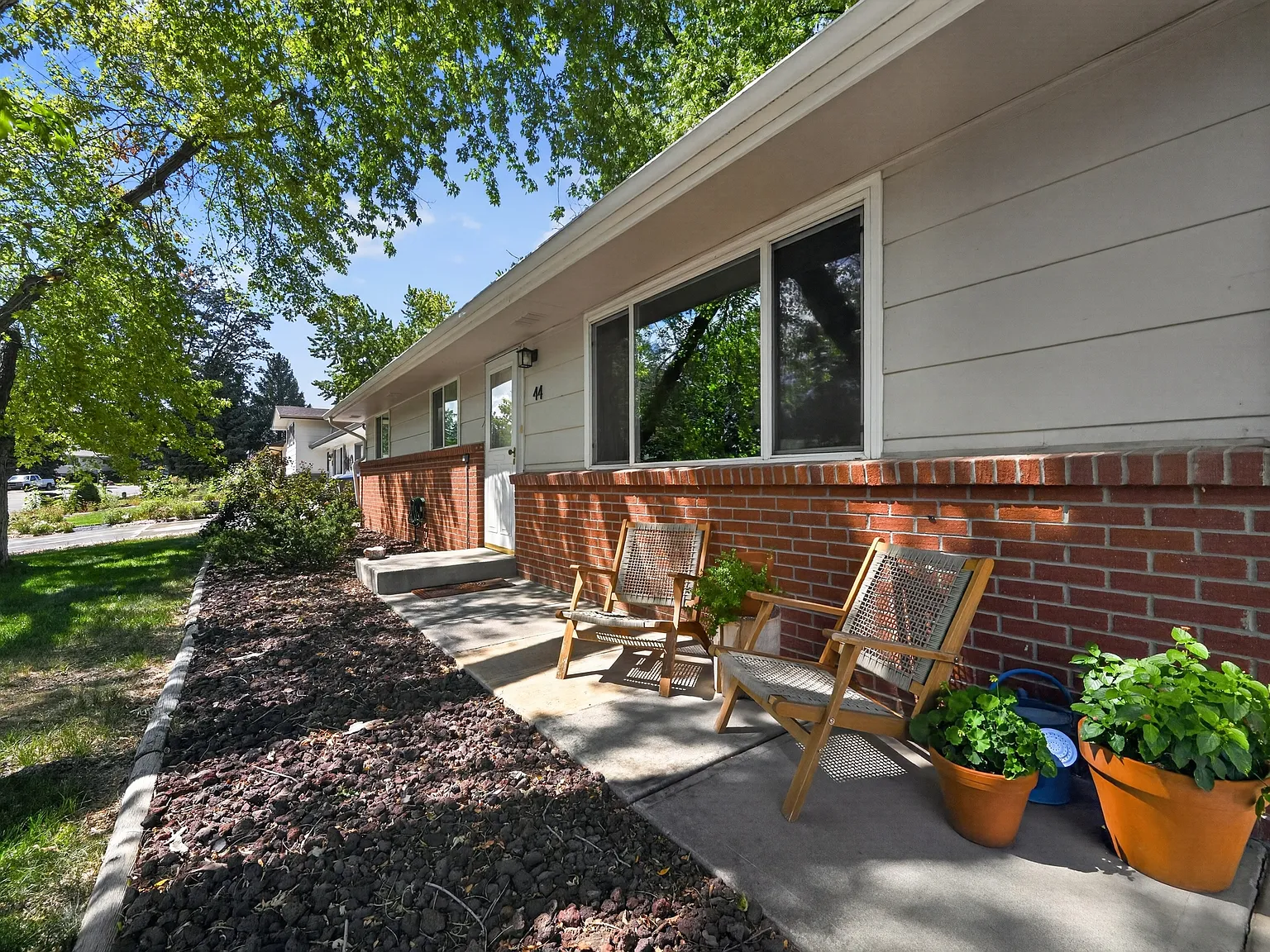 3 bed, 1050 sqft, $2,600 — Photo 3