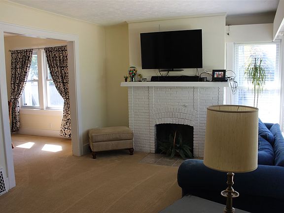 4th image of 924 S 27th St