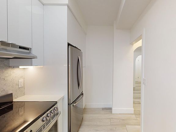 4th image of 555 Buena Vista Ave W #102