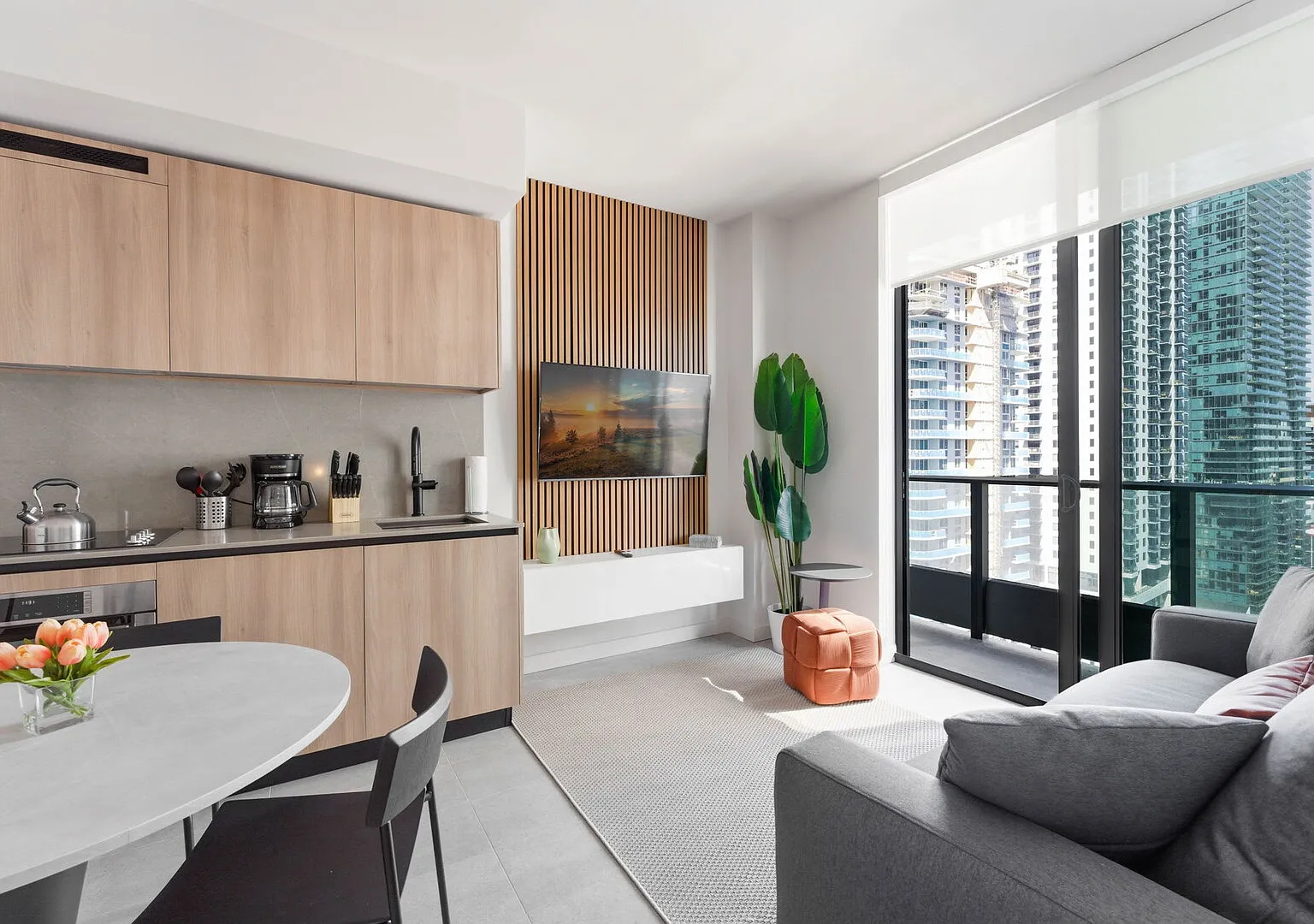 Luxury Miami Stay for 5 Guests — Photo 1