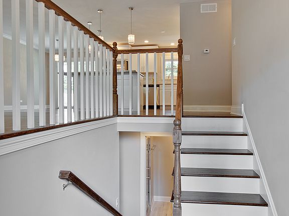 3rd image of 4 Greenwood Ct N