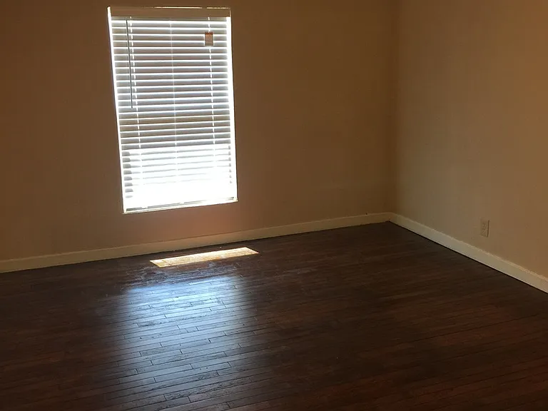 202 W Tilden St — Photo 14