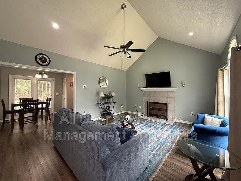 2 bed, 2.0 bath, 1000 sqft, $2,050 — Photo 2