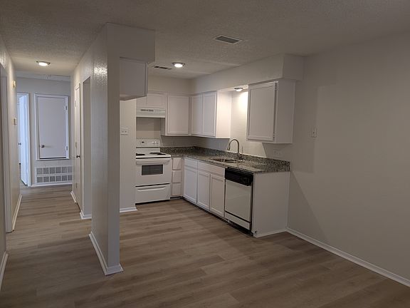 4th image of 7501 Hanover Ln